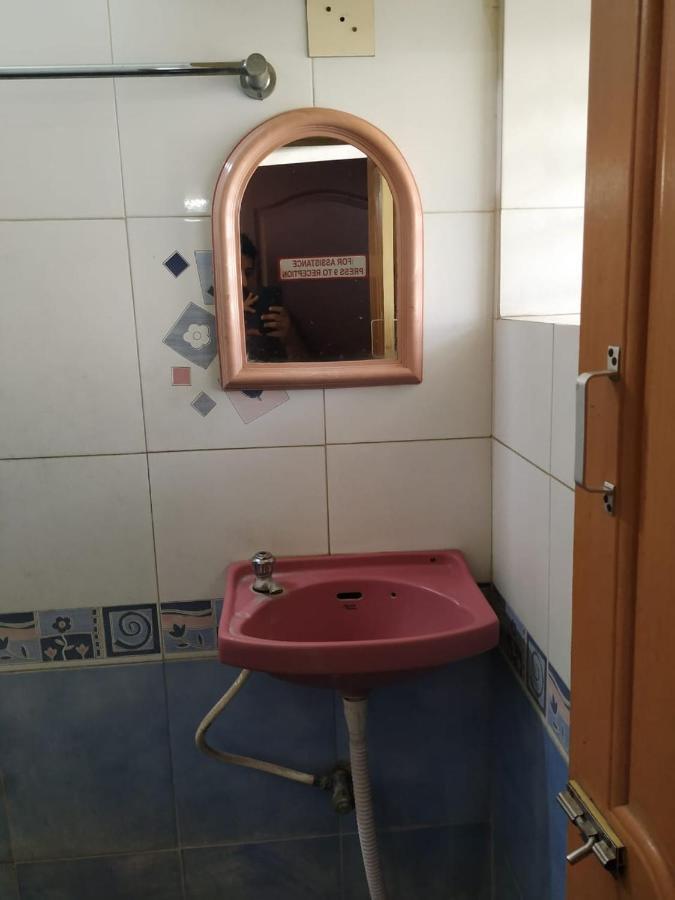 Abirami Lodge Tiruvannamalai Bagian luar foto